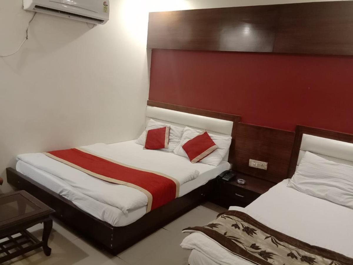Hotel Star Palace Ню Делхи Екстериор снимка